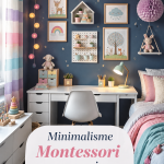 Intérieur de la chambre d'un enfant avec des meubles minimalistes et des jeux éducatifs Montessori.