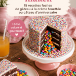 Gâteau d'anniversaire coloré fait maison avec décoration en chantilly