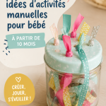 Bébé jouant avec des formes en pâte à modeler, stimulant sa créativité et sa coordination.