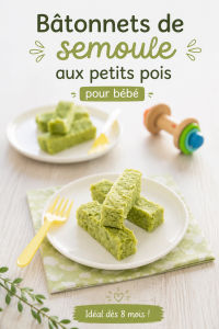 Bâtonnets de semoule aux petits pois frais pour bébé sur une assiette.