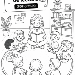 Élèves en cercle discutant d'un livre dans une classe