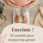 Femme enceinte en train de peser des aliments sains pour une grossesse équilibrée.