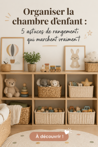 Chambre d'enfant bien organisée avec des rangements pratiques et colorés