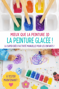 Un enfant en train de s'amuser avec de la peinture glacée colorée.