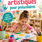 Un enfant s'amusant avec des peintures et des pinceaux, représentant une activité artistique amusante.