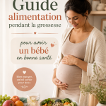 Une femme enceinte souriante préparant un repas équilibré dans sa cuisine