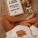 Annonce de naissance avec une photo créative accueillant le nouveau-né