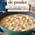 Blanquette de poulet aux champignons dans une assiette, prête à servir