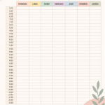 Un calendrier imprimé sur une table, prêt à être utilisé pour organiser son emploi du temps.