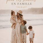Séance photo familiale avec des citations inspirantes en arrière-plan.
