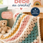 Couverture crochetée en couleurs douces pour bébé, montrant la texture délicate du point.