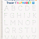 Exercice pour apprendre à tracer l'alphabet en maternelle avec des pointillés.