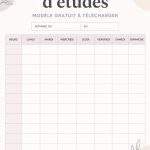 Modèle d'emploi du temps d'étude gratuit sur une tablette avec un fond de bureau.