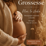 Séance photo de grossesse en Bretagne avec une maman rayonnante