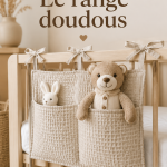 Rangement esthétique pour doudous dans une chambre d'enfant