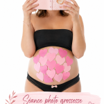 Femme enceinte heureuse lors d'une séance photo à Montélimar