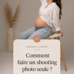 Femme souriante en train de faire un shooting photo en solo