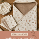 Sortie de bain pour bébé en tissu doux, prête à être utilisée après le bain.