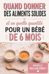Bébé souriant avec une cuillère, prêt à découvrir les aliments solides.