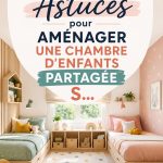 Chambre d'enfants partagée avec deux lits et un espace de jeu