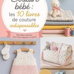 Couverture d'un livre de couture pour bébé avec des motifs adorables.