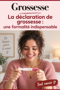 Femme enceinte lisant un document concernant la déclaration de grossesse.