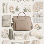 Sac à langer bien rempli avec les essentiels pour bébé