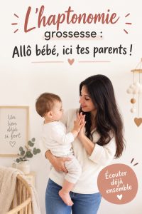 Femme enceinte pratiquant l'haptonomie avec un sourire bienveillant.