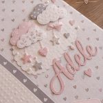 Livre de naissance Adèle ouvert avec des pages colorées