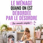 Une mère et ses enfants nettoyant ensemble un salon en désordre, créant un moment de complicité.