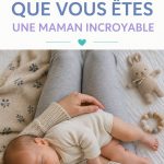 Une maman souriante joue avec ses enfants, illustrant les signes d'une mère exceptionnelle.