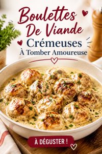 Boulettes de viande crémeuses servies dans une lunchbox colorée pour enfant.