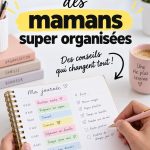 Une maman souriante organise son espace de travail entourée de ses enfants.