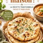 Des naans indiens moelleux fraîchement préparés sur une assiette, indiquant le côté appétissant de cette recette maison.