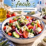Salade grecque colorée avec des tomates, concombre et feta, parfaite pour le déjeuner des enfants.