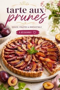 Une délicieuse tarte aux prunes dorée et appétissante, prête à être servie.