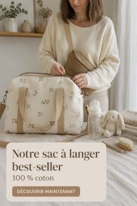 Sac à couches en coton sur une table avec des accessoires de bébé